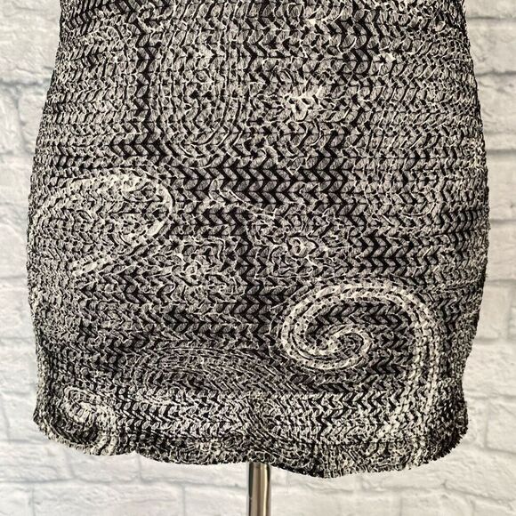 BKE women M short sleeve semi sheer black & white patterned top - Picture 2 of 10